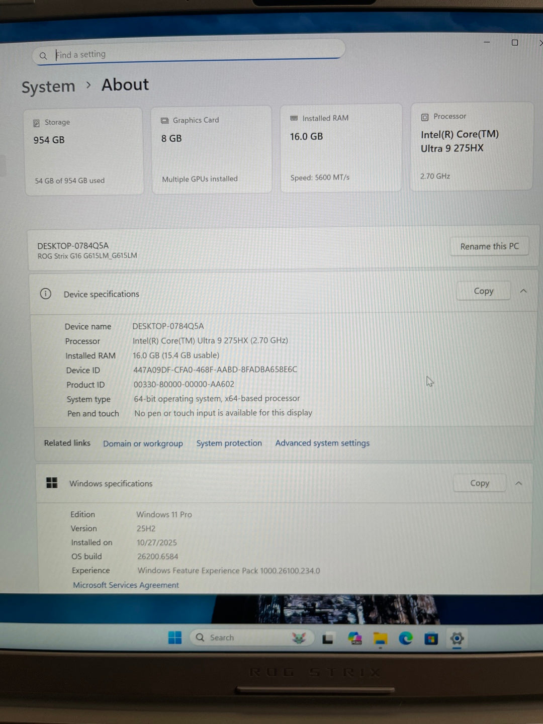 Windows Device Manager showing NVIDIA GeForce RTX 5060 Laptop GPU and Intel Graphics