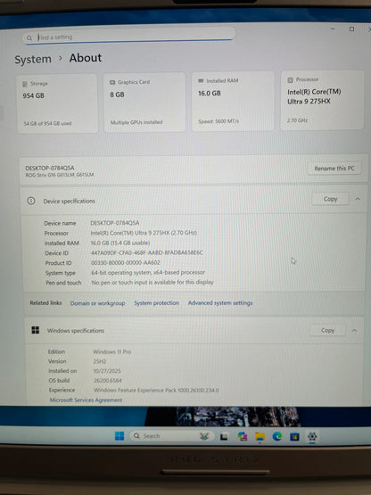 Windows Device Manager showing NVIDIA GeForce RTX 5060 Laptop GPU and Intel Graphics
